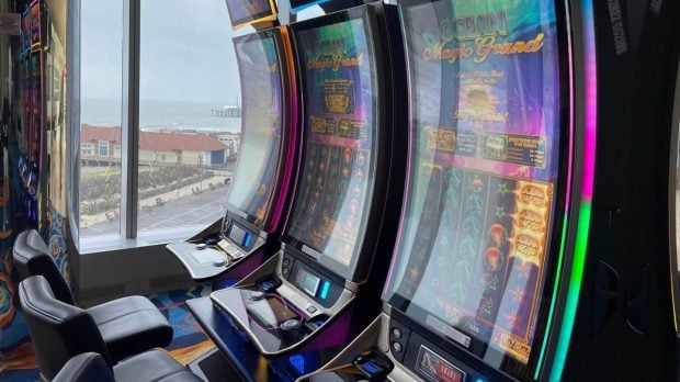 Brăila scapă de păcănele până în 2027: primarul i-a lăudat pe consilieri că nu au cedat în fața presiunilor și intereselor