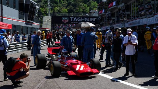 Jean Alesi implicat într-un accident spectaculos cu un Ferrari clasic la Marele Premiu Istoric din Monaco