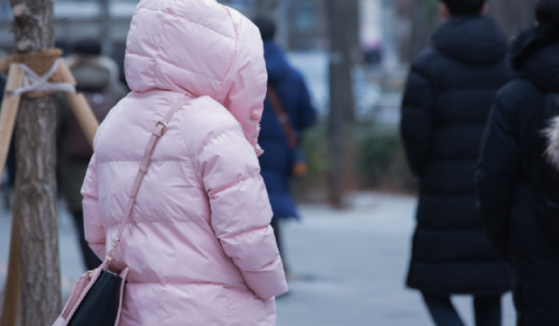 Temperaturile scad brusc în România, cu ninsori și ploi în mai multe regiuni în următoarele săptămâni