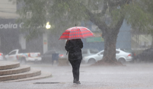 Scădere accentuată a temperaturilor și precipitații mixte în minivacanța de 1 Mai, avertizează ANM