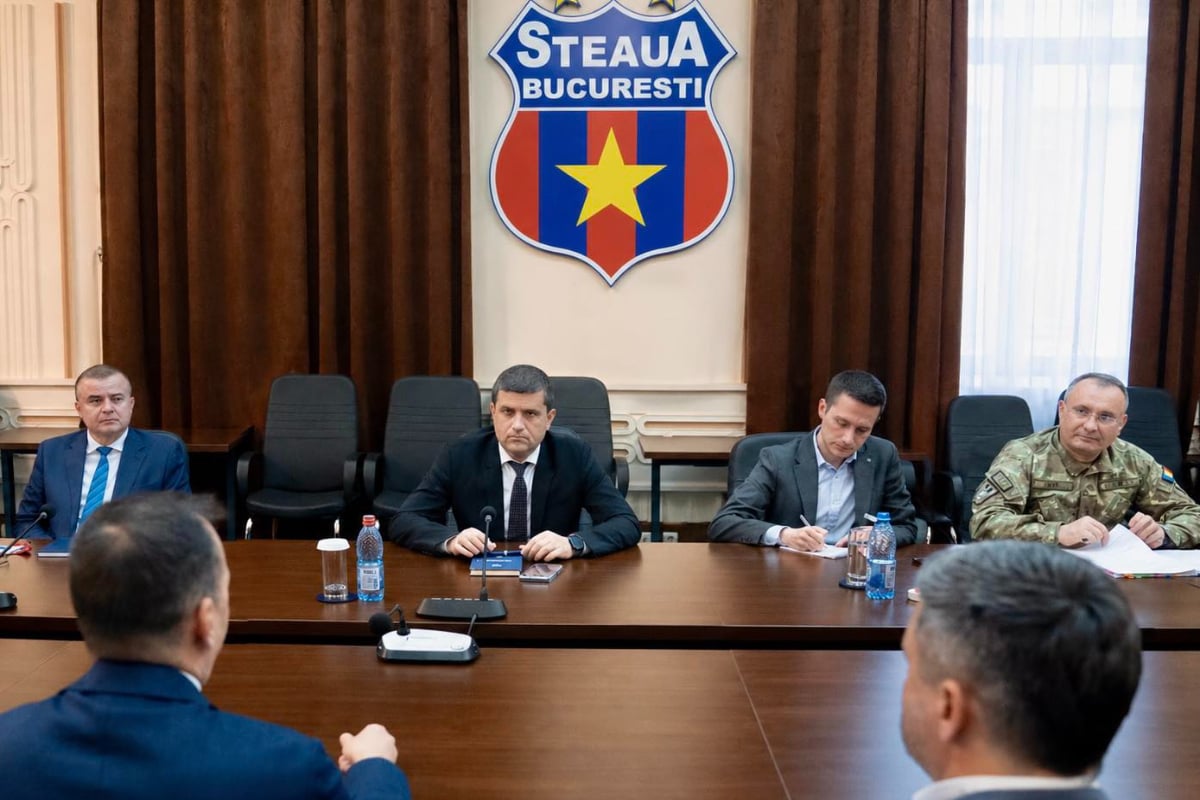 Ministrul Apărării anunță primele discuții cu investitori pentru privatizarea echipei de fotbal Steaua București