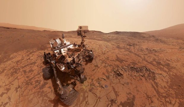 Roverul Curiosity a descoperit compuși organici vechi de 3,5 miliarde de ani pe Marte, sugerând un mediu propice vieții