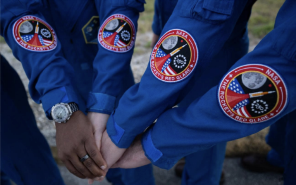 Cum arată ceasul oficial NASA pe care astronauții din Artemis II l-au purtat pe drumul până la Lună și înapoi
