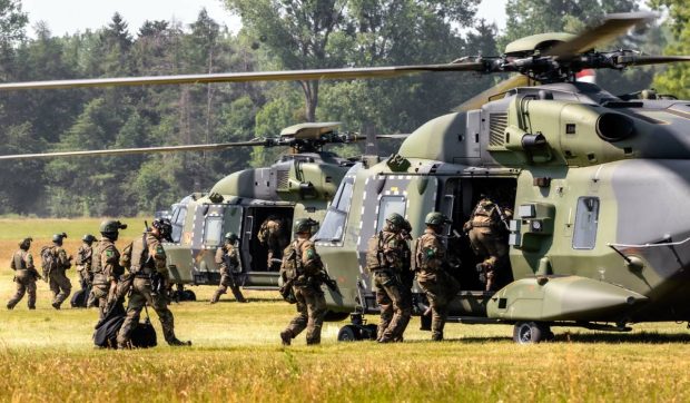 Cheltuielile Militare Globale în 2025 ating 2,9 Trilioane de Dolari, Europa Raportând Creșterea Cea Mai Semnificativă