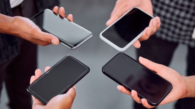 O primărie din Alba a plătit 38 de abonamente de telefon, deși are doar 10 angajați