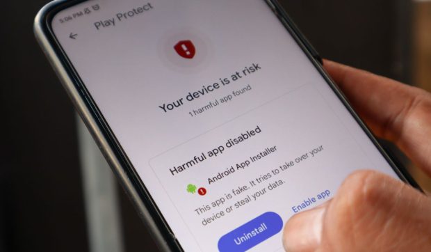 Nu instalați aceste aplicații! Avertismentul FBI pentru cei care au telefoane Android și iPhone