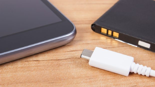 Europa introduce o nouă regulă în 2027 care va schimba complet telefoanele mobile