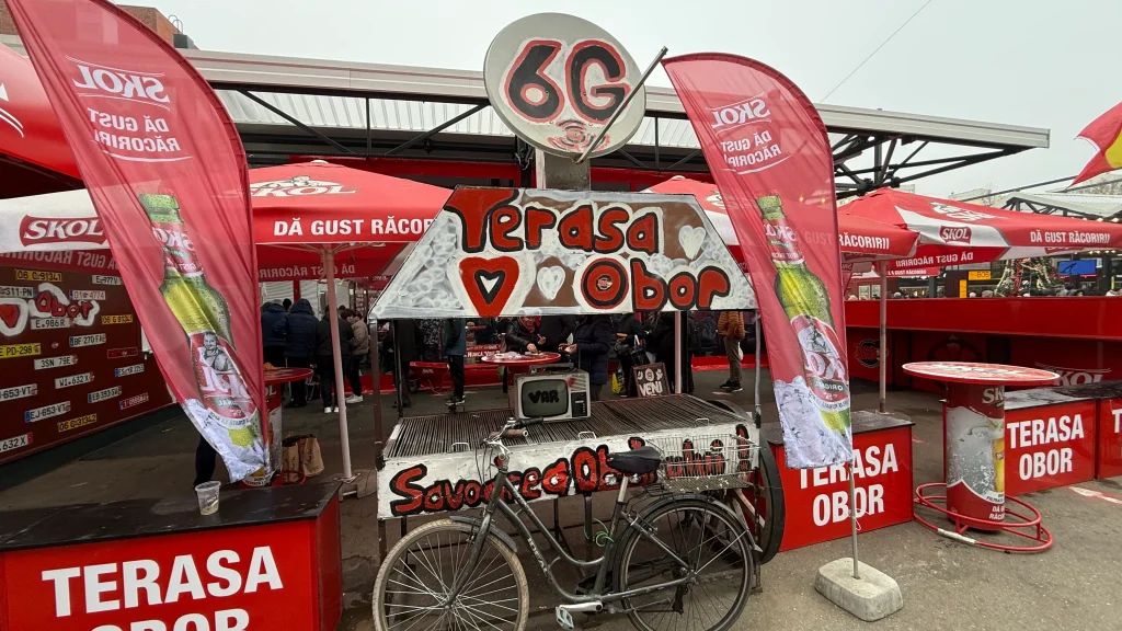 Terasa Obor vinde unii dintre cei mai buni mici din București. Foto: Libertatea