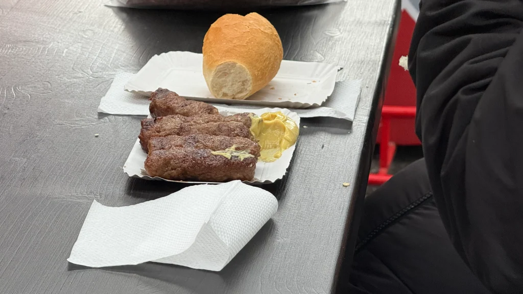 Toată lumea se înghesuie pentru un mic, de 1 Mai. Foto: Libertatea