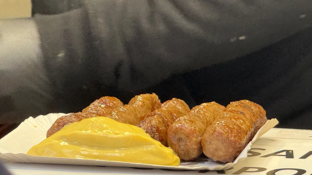 Prețul unui mic variază între 6 și 8 lei. Foto: Libertatea