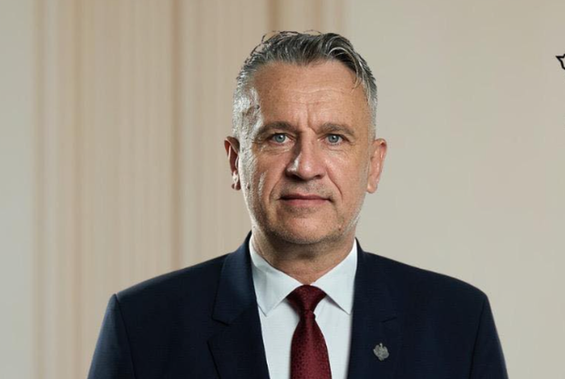 Deputat AUR trimis în judecată pentru că a instigat la incendierea instituțiilor publice: „Ar trebui să aruncăm în aer clădirile astea”