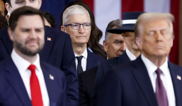 Apple a anunțat oficial că va avea un nou CEO: cine îi ia locul lui Tim Cook la cârma gigantului tech