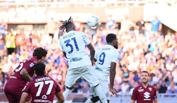 Inter Milan ratează victoria la Torino după un avans de două goluri și rămâne aproape de titlu