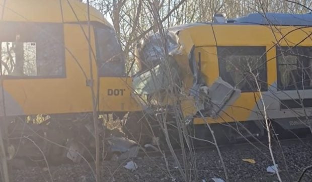 Coliziune frontală între două trenuri de pasageri în Danemarca: mai mulți răniți în apropiere de Copenhaga