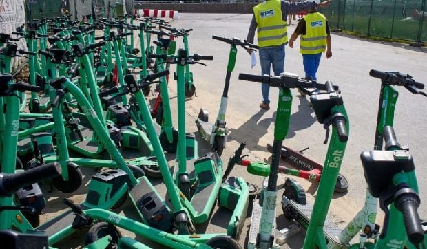 Cluj-Napoca aplică primele reguli stricte pentru trotinele electrice închiriate din România