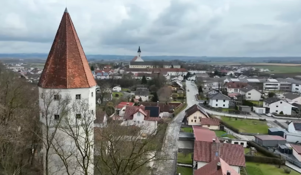 Turnul de apă centenar din Osterhofen, oferit spre vânzare cu un preț ridicat, întâmpină dificultăți în găsirea unui cumpărător