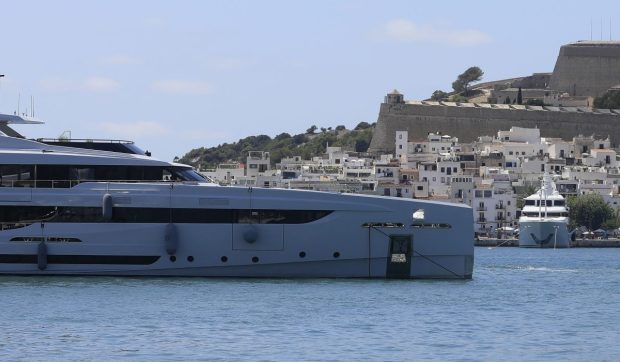 Vila de lux a oligarhului rus Mihail Prohorov din Ibiza, disponibilă pentru închiriere la 300.000 de euro pe săptămână