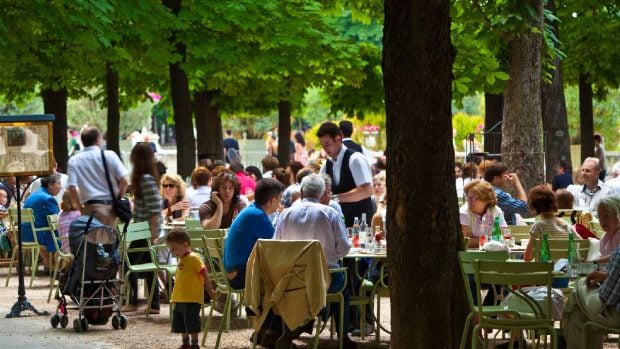 Românii se pregătesc pentru prima minivacanță de vară în weekendul de Rusalii din 2026