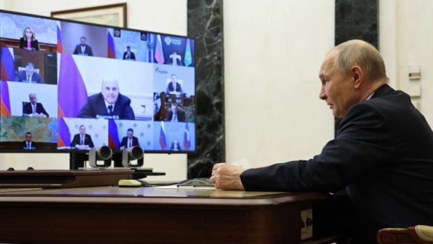 Vladimir Putin le spune rușilor că îi apără de „teroriști” atunci când le blochează internetul, dar explicațiile lui sunt considerate minciuni