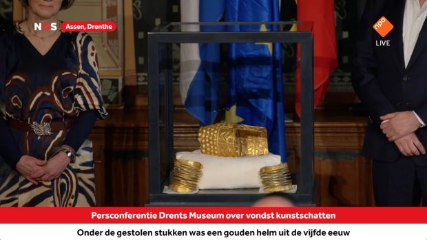 Livetext Primele imagini cu brățările dacice și Coiful de la Coțofenești după ce au fost recuperate de poliția olandeză / A treia brăţară este încă căutată I VIDEO