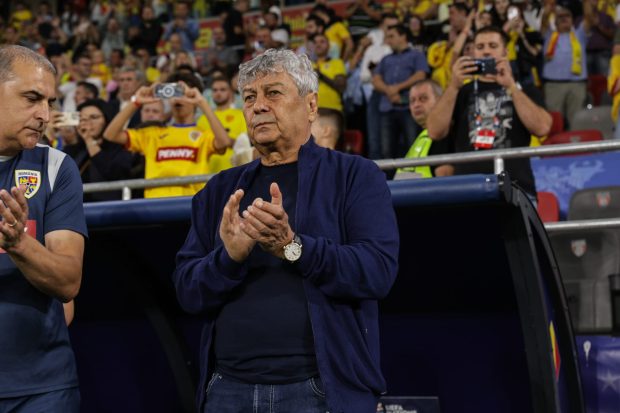 Echipa națională a României îi aduce un omagiu lui Mircea Lucescu, un exemplu pentru multe generații