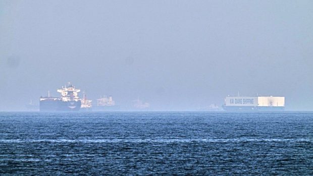 20.000 de marinari rămân blocați în Strâmtoarea Ormuz și urmează o criză umanitară, avertizează Marina Britanică: „O experiență absolut terifiantă”