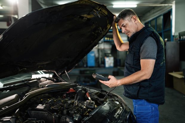 Ce verificări auto poți face acasă fără să înlocuiești vizita la service