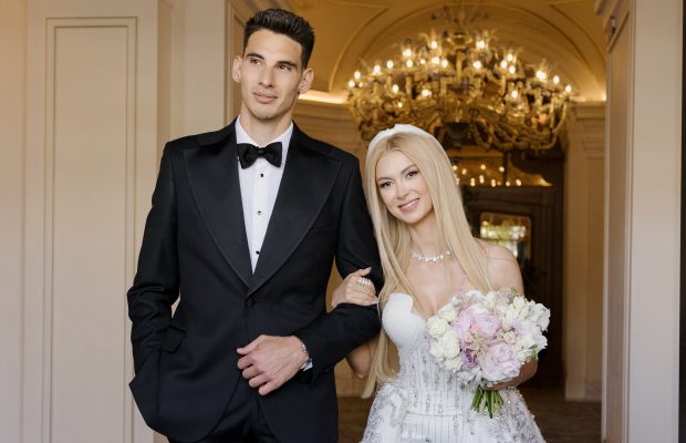 Imagine Stire Rochia de mireasă purtată de Andreea Bălan la Valsul Mirilor. Artista și Victor Cornea au făcut spectacol în fața invitaților | 2review.ro