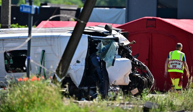 Tragedie în Belgia: patru morți, inclusiv doi copii, după coliziunea unui microbuz școlar cu un tren
