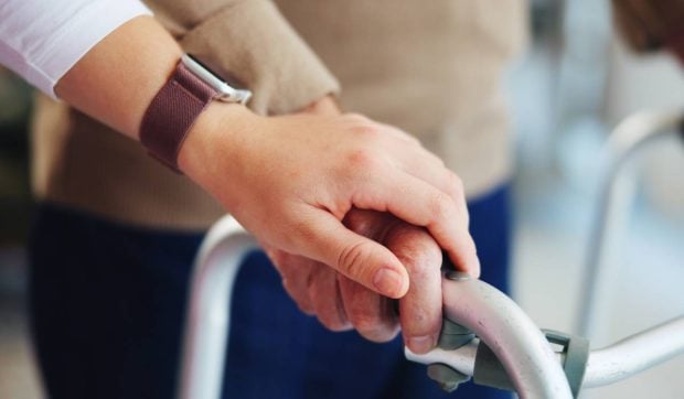 Ce pensionari și bolnavi ar putea primi un nou ajutor de la stat. Cheltuiala lunară grea care ar fi decontată 80%