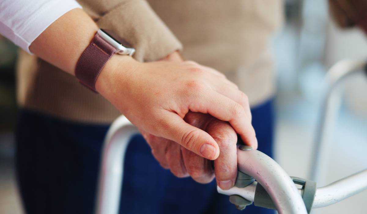 Ce pensionari și bolnavi ar putea primi un nou ajutor de la stat ...