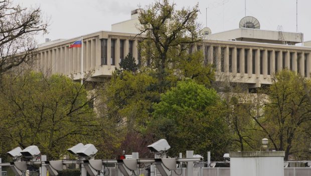 Ambasadorul Rusiei la Paris se plânge că nu mai poate cumpăra combustibil: „La instigarea unei bănci belgiene”