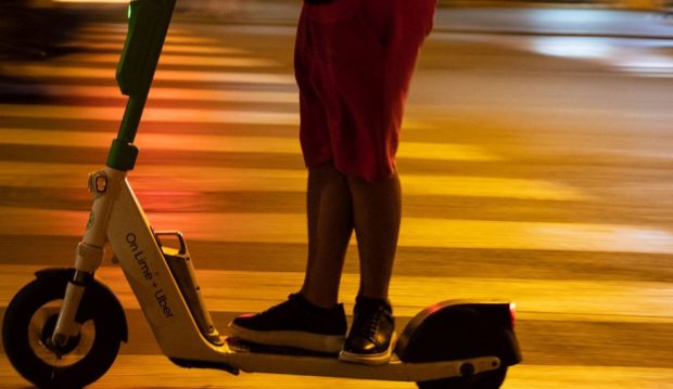 Amendă de 400 de euro pentru cei care nu au plăcuțe de înmatriculare pentru trotinete, în Italia