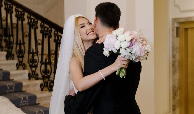 Imagine Stire Cum sună melodia „Nopți albe”, lansată de Andreea Bălan imediat după nunta cu Victor Cornea: „În viață cel mai frumos este să iubești” | 2review.ro