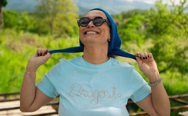 Imagine Stire Cum arată „Căminul Cultural” pe care Andreea Esca îl va deschide vara aceasta, în Porumbacu de Sus. „Abia aștept să ne strângem la o cafea” | 2review.ro