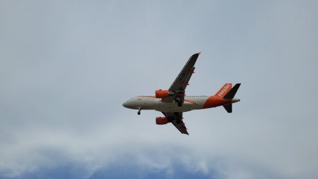 Zbor spre Londra deviat de urgență la Roma din cauza unei baterii externe, uitate în bagajul de cală