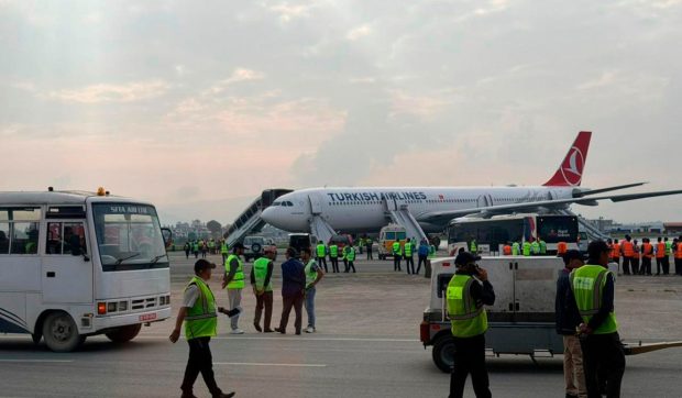 Incendiu la trenul de aterizare al unui avion Turkish Airlines în Kathmandu, toți pasagerii evacuați în siguranță