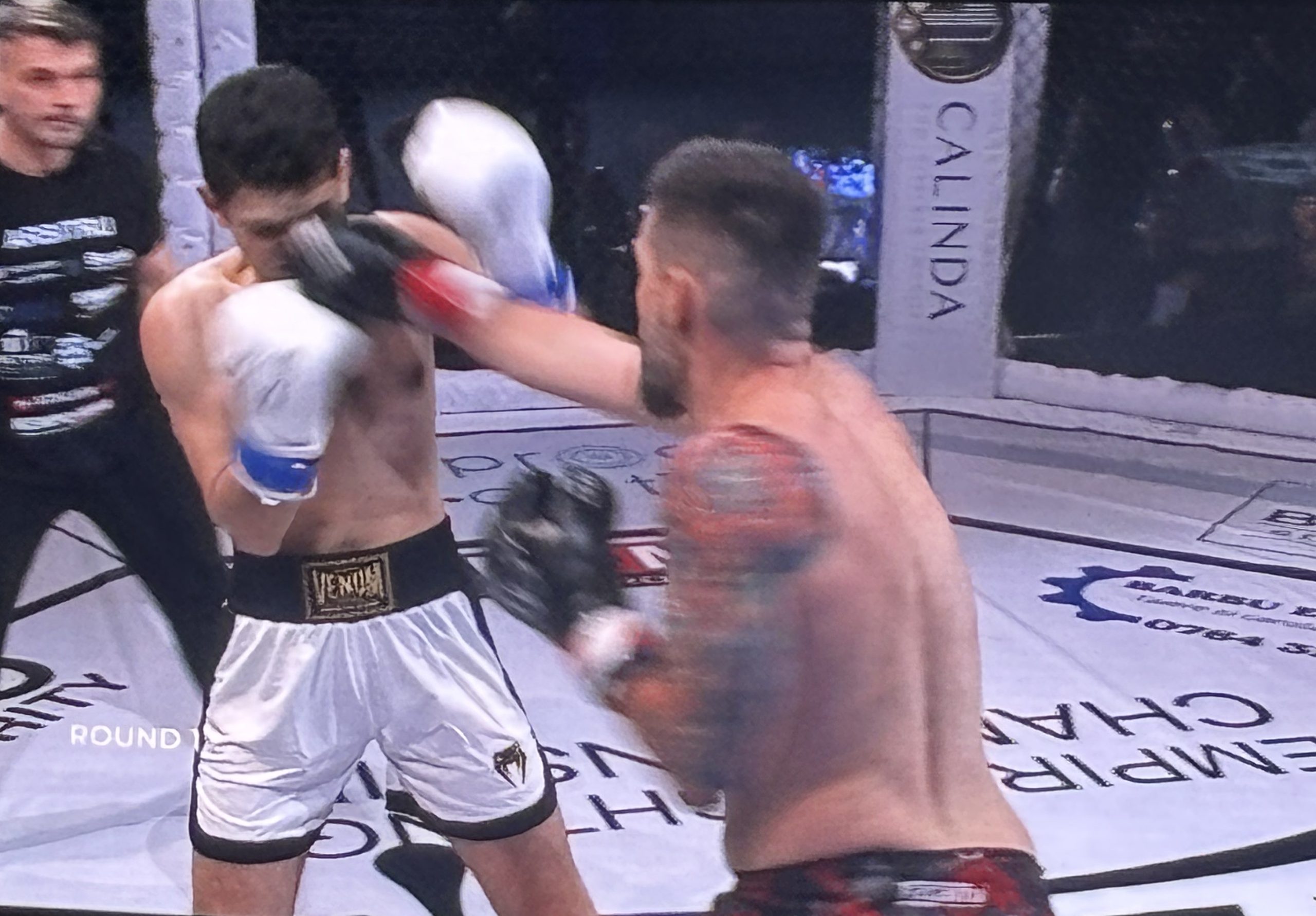 Români care simt că trăiesc prin durere: „Bă, n-o mai mermeliți! Dă-i sângele!”. Reportaj de la Box, MMA și Kempo