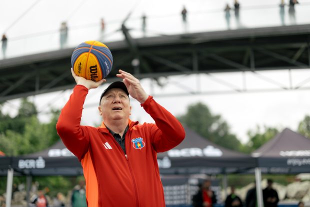 Slam-dunk acrobatic peste o mașină la BCR Sport Arena Streetball. Festivalul de sport urban i-a adus pe eroii de la Sevilla pe terenul de baschet