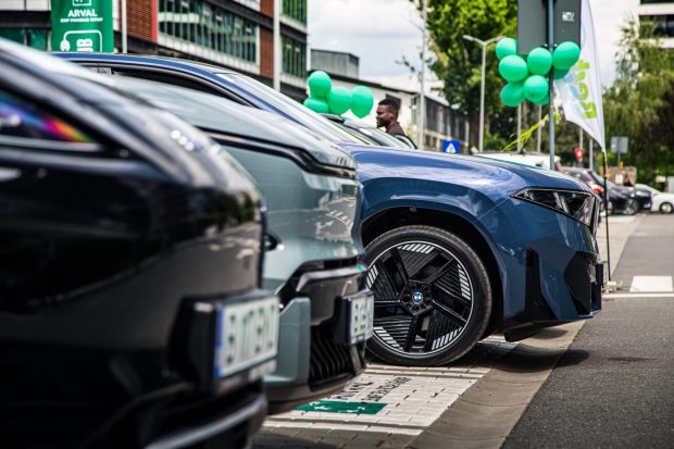 Opt modele electrice de top se luptă pentru titlul Best Electric Car 2026 în România