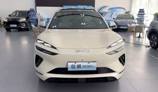 Mașina cu 1.845 km autonomie și un consum de 3,3 l la 100 kilometri se vinde în China. BYD Sealion 06 DM-i costă 20.226 de euro