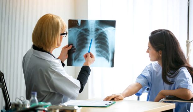 De ce crește alarmant în România numărul cazurilor de cancer pulmonar la nefumători și cum ucide poluarea ascunsă din orașe