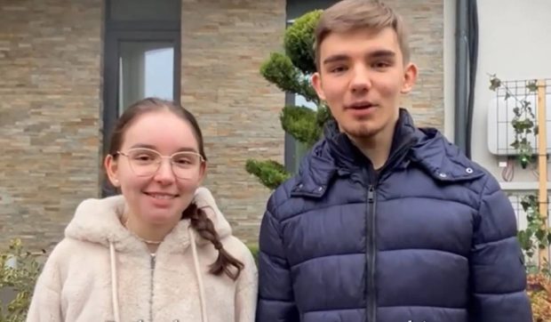 Elevii gemeni din Buzău premiați la nivel internațional pentru un proiect inovator privind monitorizarea poluării aerului
