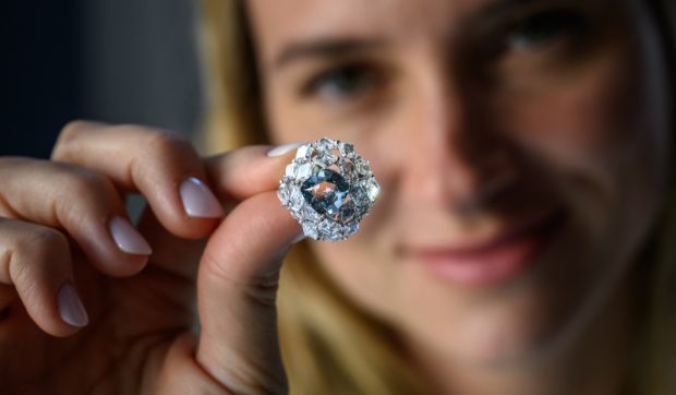 The Ocean Dream, cel mai mare diamant albastru-verzui, pus în vânzare cu preț de peste 11 milioane de dolari