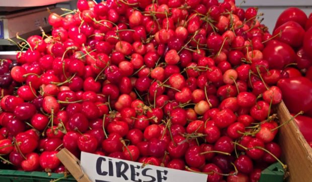 Bucureștiul găzduiește Festivalul cireșelor și al căpșunilor – fructe proaspete direct de la fermierii români