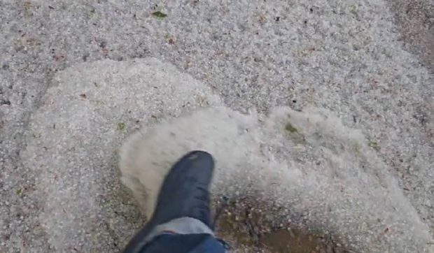 Fenomene meteo extreme în Gorj și Suceava: grindină devastatoare și o mini-tornadă surprinzătoare