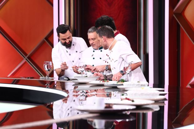 Imagine Stire „Chefi la cuțite” 26 mai 2026. Zece semifinaliști așteaptă să afle cine va ajunge în Marea Finală din această seară | 2review.ro