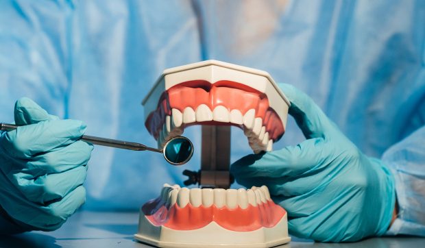 O dentistă este acuzată de 682 de infracțiuni și riscă 8 ani de închisoare, în Polonia: „A tratat dinți care nu existau”