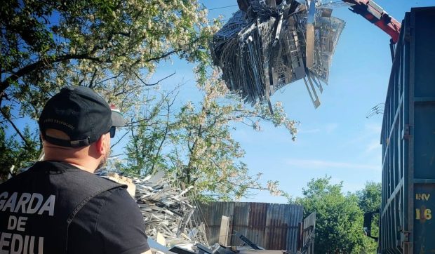 Forțe speciale și drone surprind mafia deșeurilor din Sintești într-o acțiune masivă de control