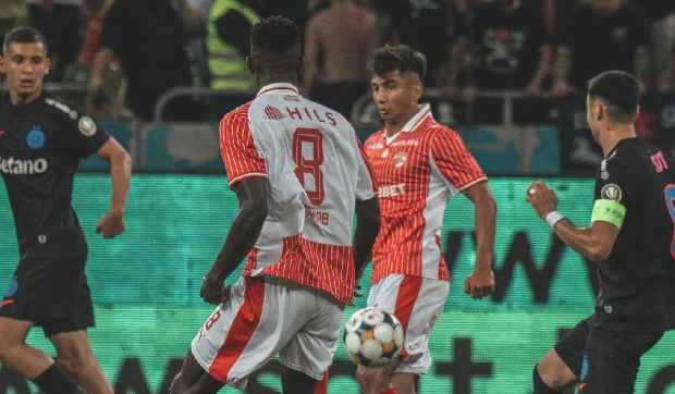 Cine transmite Dinamo – FCSB, barajul pentru Conference League din Superligă. La ce oră începe meciul